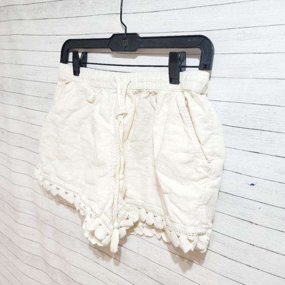 AERIE OFF WHITE COTTON SHORTS, SZ MEDIUM - Picture 2 of 9